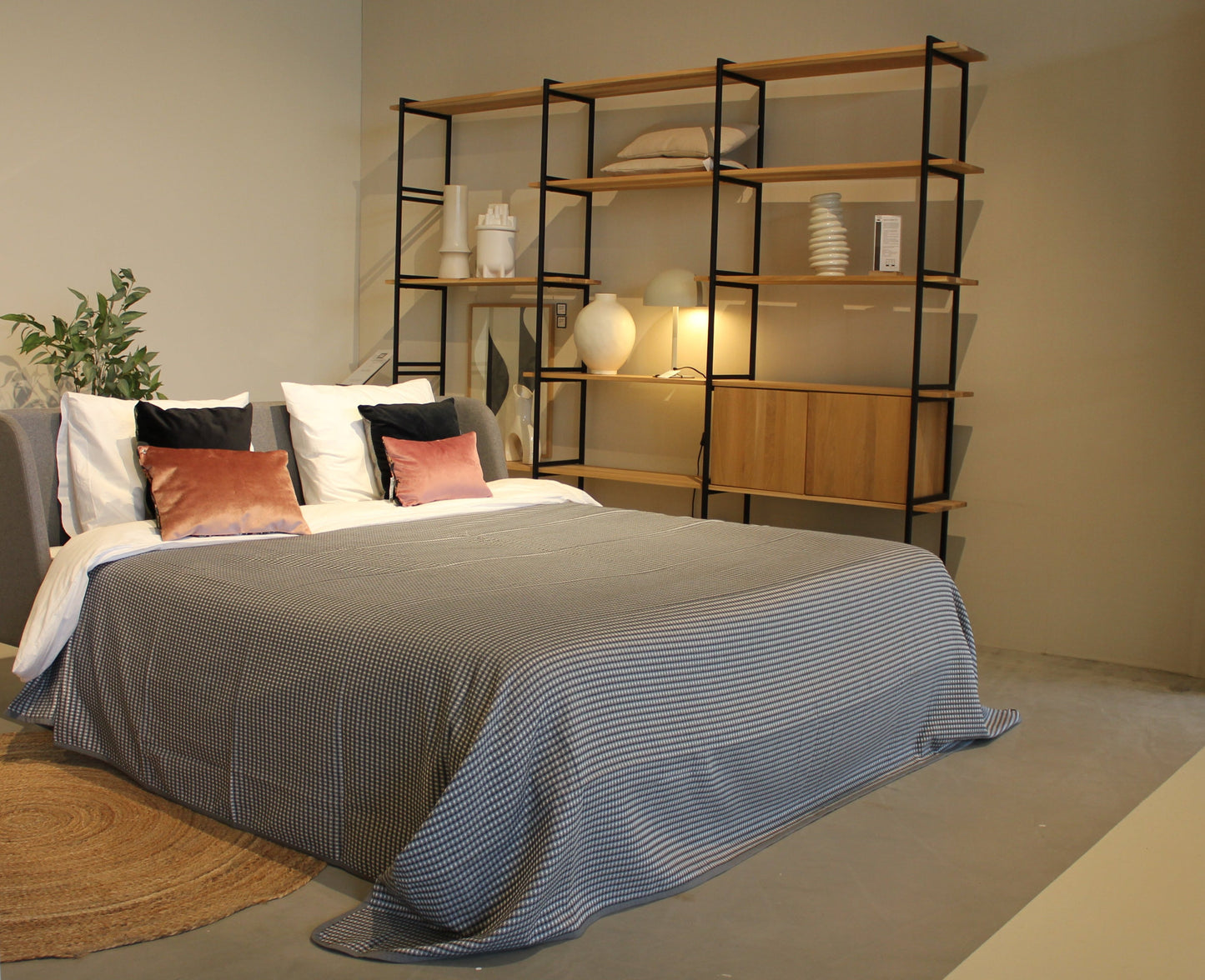 Bedsprei Combs antraciet 280 x 270 - zomerdeken op bed gedecoreerd - Bamar Lifestyle