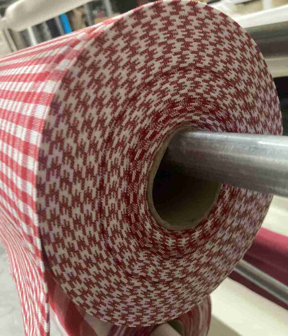Kleine ruit rood / brabants bont op de rol