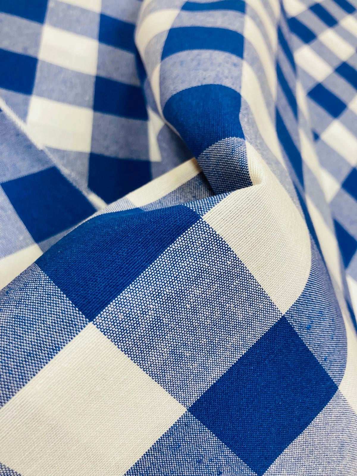 Kleurstaal van de stof grote blauw witte ruit - Bamar Lifestyle