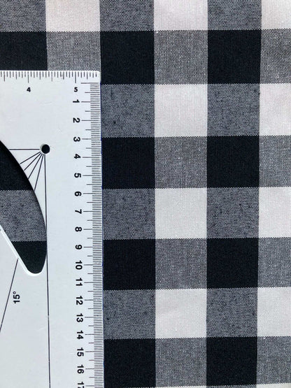 Afmetingen van de zwart geruit tafelkleed
