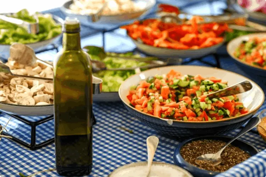 Blauw geruit tafelkleed buiten op tafel - Bamar Lifestyle