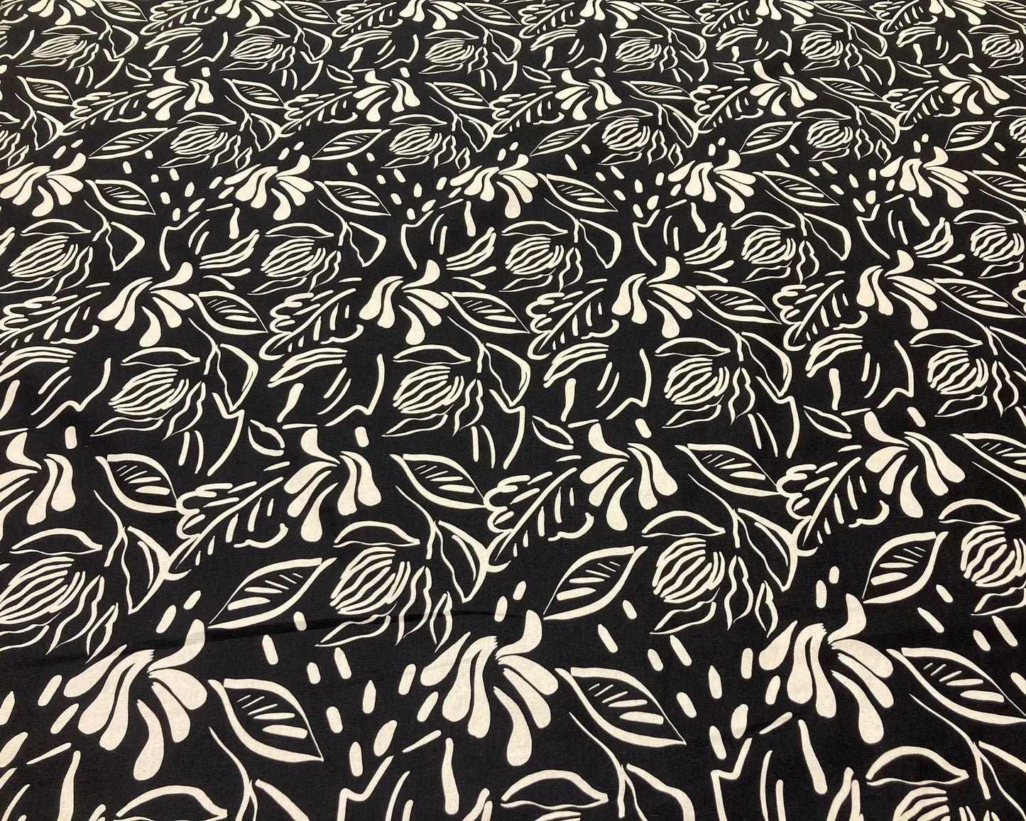 Zwart Modern Tafelkleed Labrera - Bamar Lifestyle