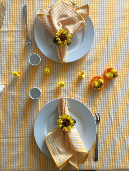 Gedekte tafel met Geel brabantsbont tafelkleed (Strijkvrij) - Bamar Lifestyle