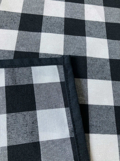 Afwerking Zwart geruit tafelkleed